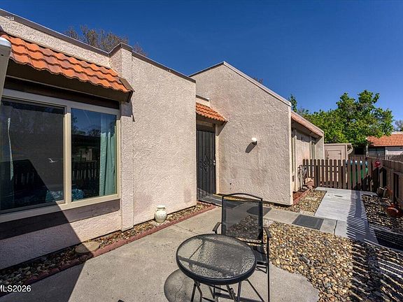 3rd image of 1052 Baywood Dr APT B