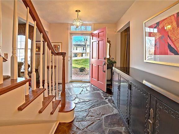 3rd image of 102 Briarwood Pl