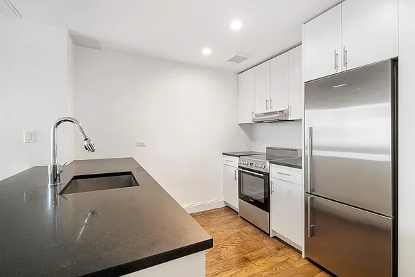 Rented by Compass | media 52