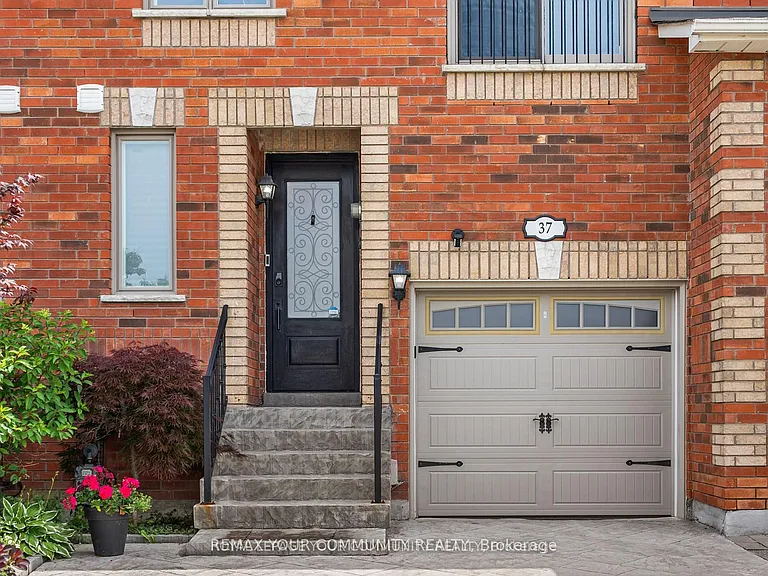 37 Copperstone Cres — Photo 2