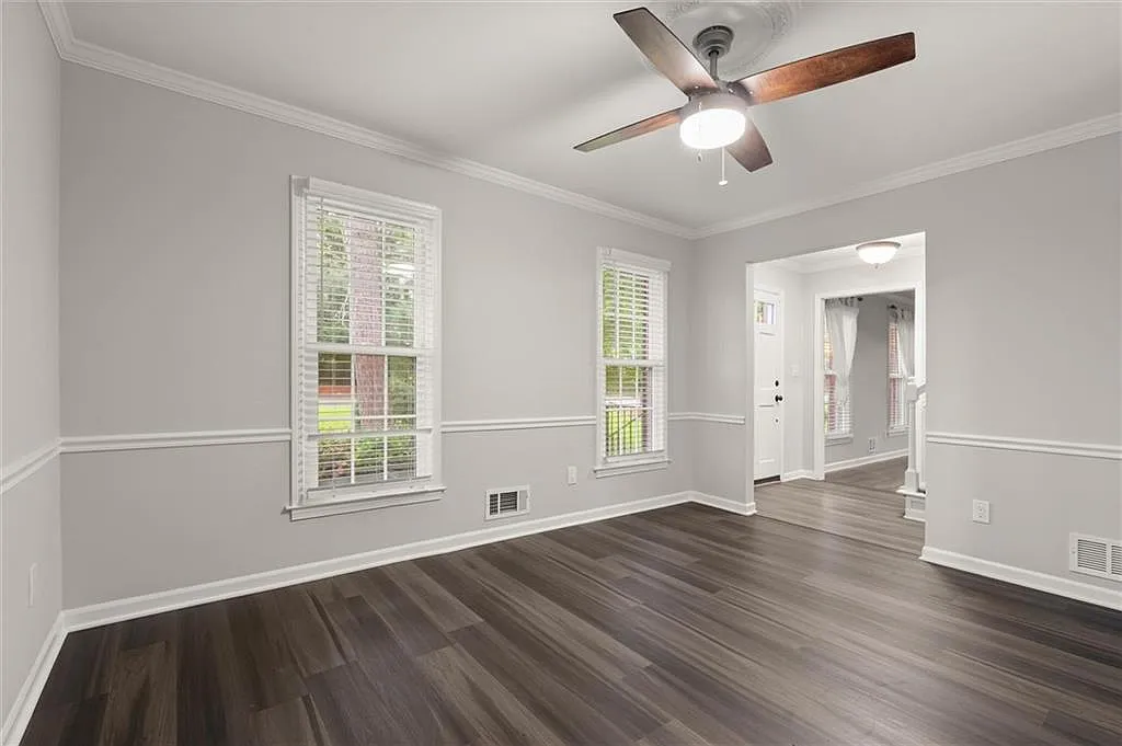 5 bed, 2.5 bath, 2709 sqft, $3,400 — Photo 3