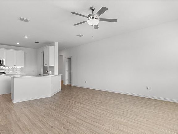 4th image of 1304 Rousseau Dr