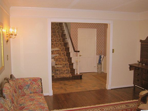 5th image of 512 Cleermont Dr SE