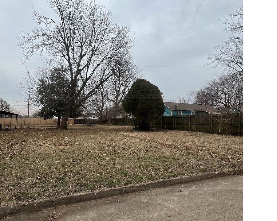 1st image of N Columbia Pl