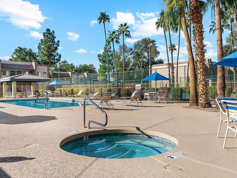 Outdoor Spa | Shorebird Apartments