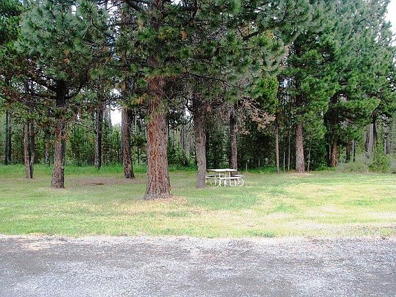 This one acre parcel includes extra lot, providing plenty of room for RV parking or outdoor games.  Check with Deschutes County Community Development Dept. as to ability to build on extra lot.