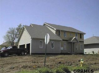 314 Castle Pne, Papillion, NE 68133