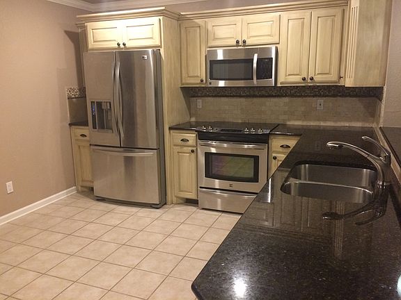 Refrigerator conveys 