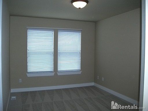 4th image of 4112 Cashmere Dr NE
