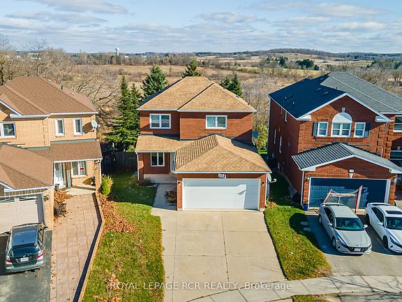 4th image of 234 Howard Cres