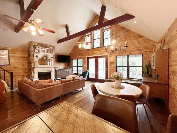 317 Shorewood Dr, Zavalla, TX 75980