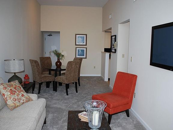 2nd image of 90 Sea St APT 102
