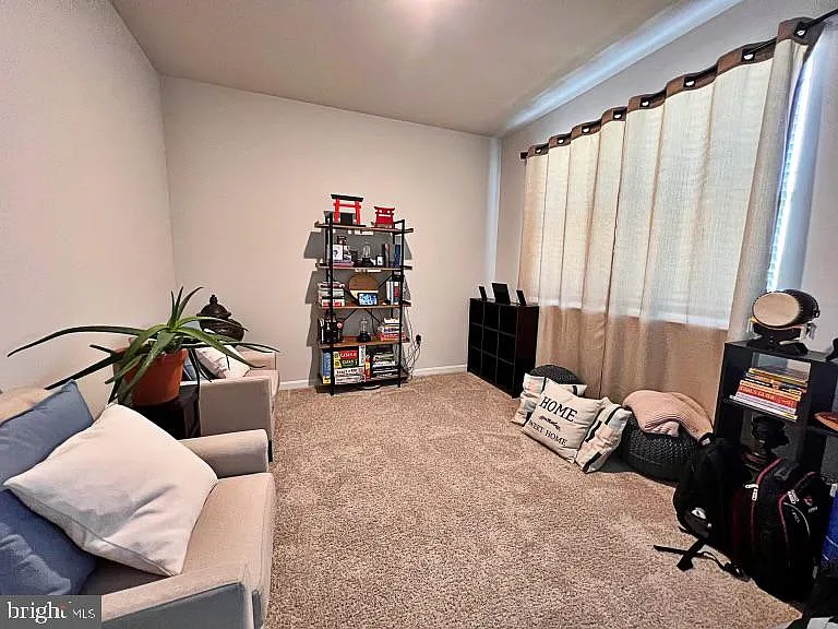 4 bed, 2.5 bath, 2411 sqft, $2,800 — Photo 2