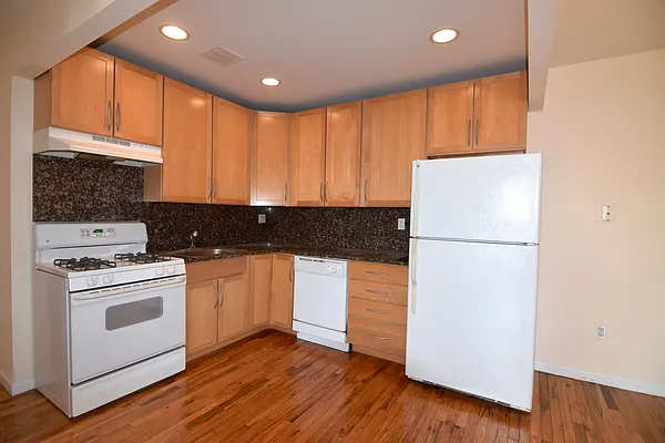 Rented by Triplemint | media 17