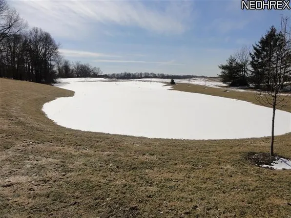 Smith Kramer St SE, Hartville, OH 44632