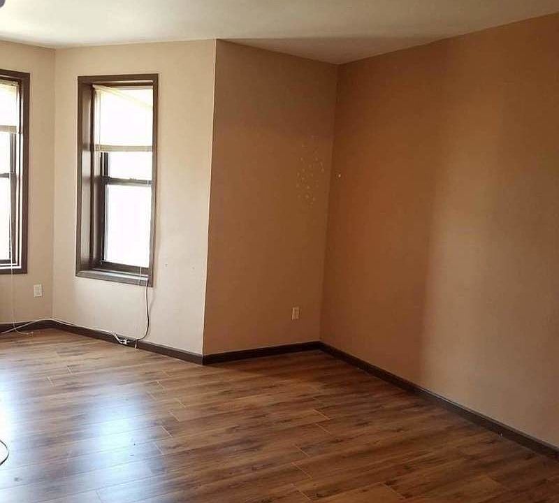 1st image of 388 Woodbine St #3