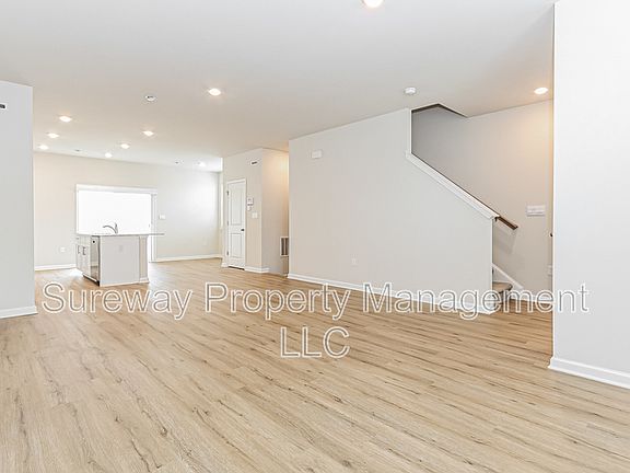 5th image of 204 Sandy Ridge Rd