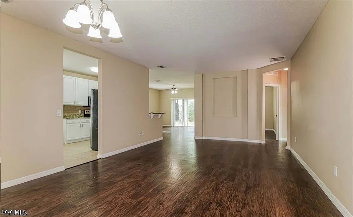 3 bed, 2.0 bath, 1396 sqft, $1,615 — Photo 3