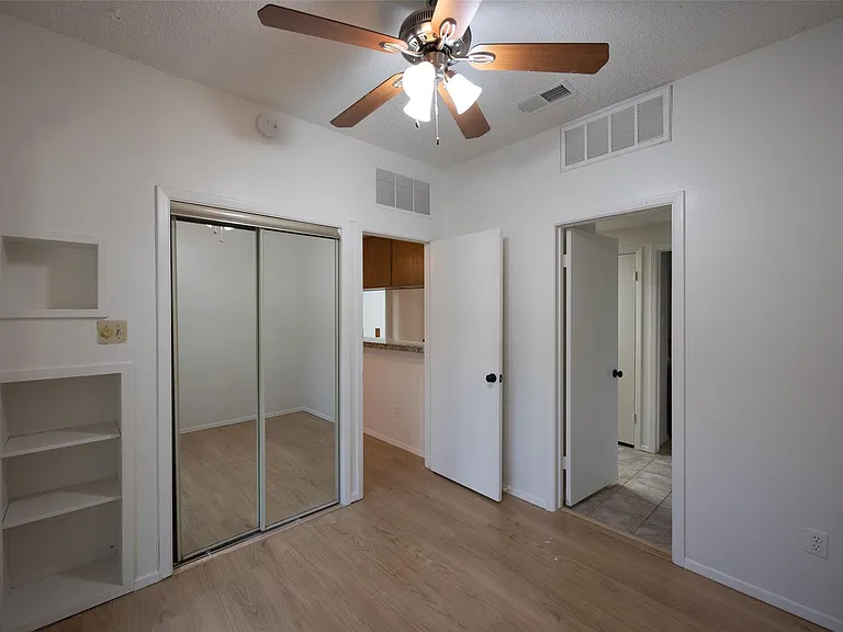 806 W 24th St #207 — Photo 3