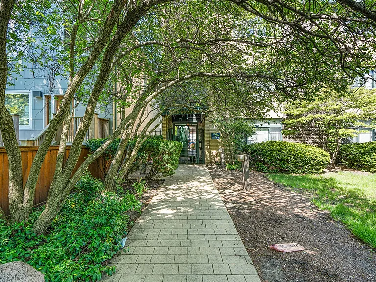 1936 Wesley Ave — Photo 8
