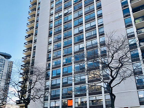 4th image of 1455 N Sandburg Ter #1304