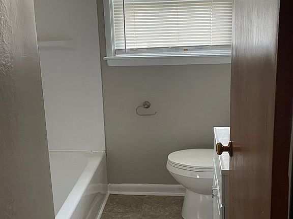 4th image of 554 McIntire Dr
