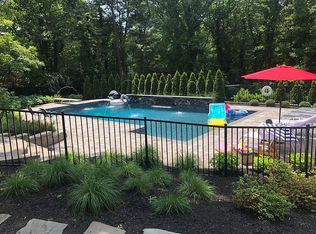 19 Cottontail Rd, Melville, NY 11747