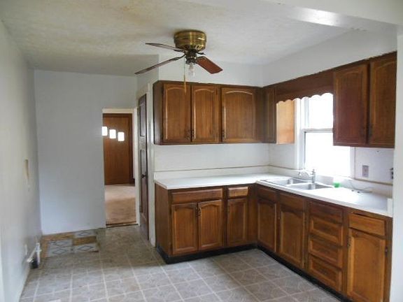 4th image of 6 Camden Ave