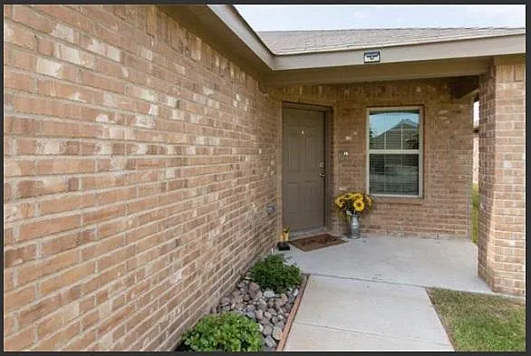 2432 French St — Photo 2