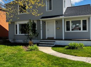 4458 Groveland Rd, University Heights, OH 44118
