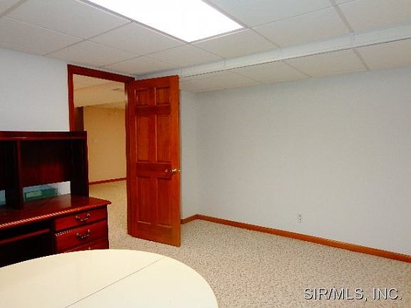 2nd image of 804 Valley Dr