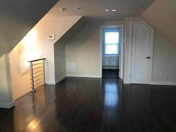 5th image of 43 Clarendon Ave #3