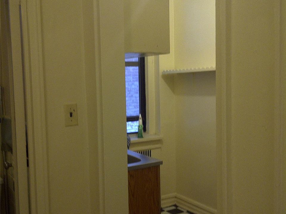 2nd image of 130 Fenimore St APT 1K