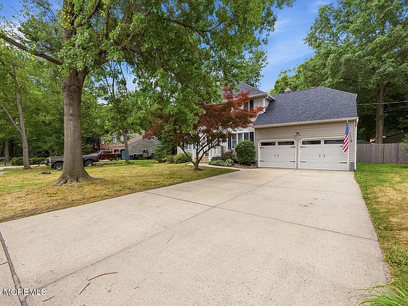 4th image of 8 Maple Street