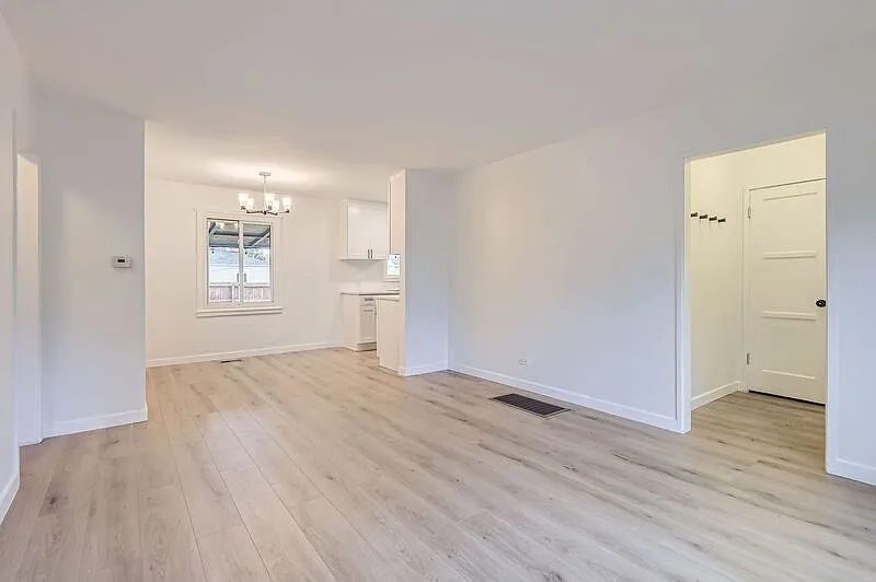 2 bed, 1.5 bath, 913 sqft, $2,700 — Photo 3