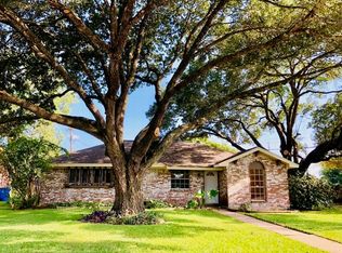 302 Cambridge St, Alvin, TX 77511