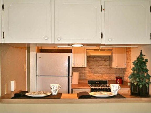5th image of 8030 Broadway St #203