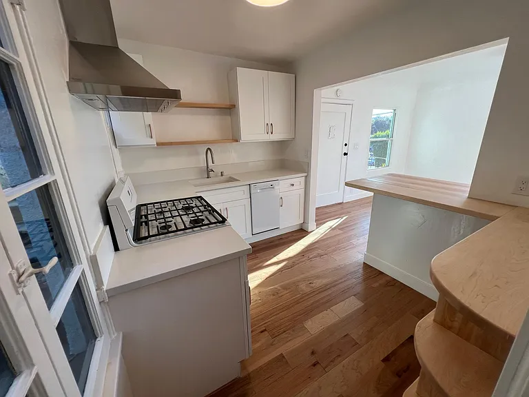 1134 N Coronado St #1/2 — Photo 11