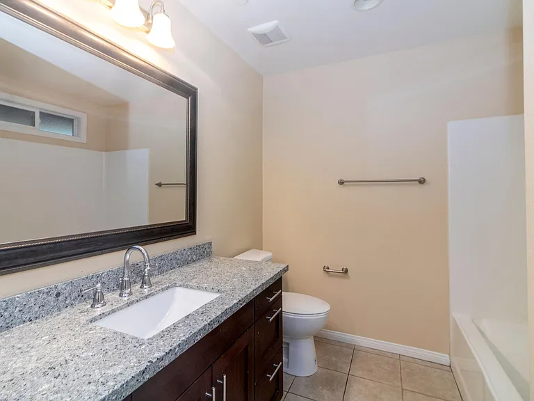 16114 Merrill Ave #4 — Photo 16