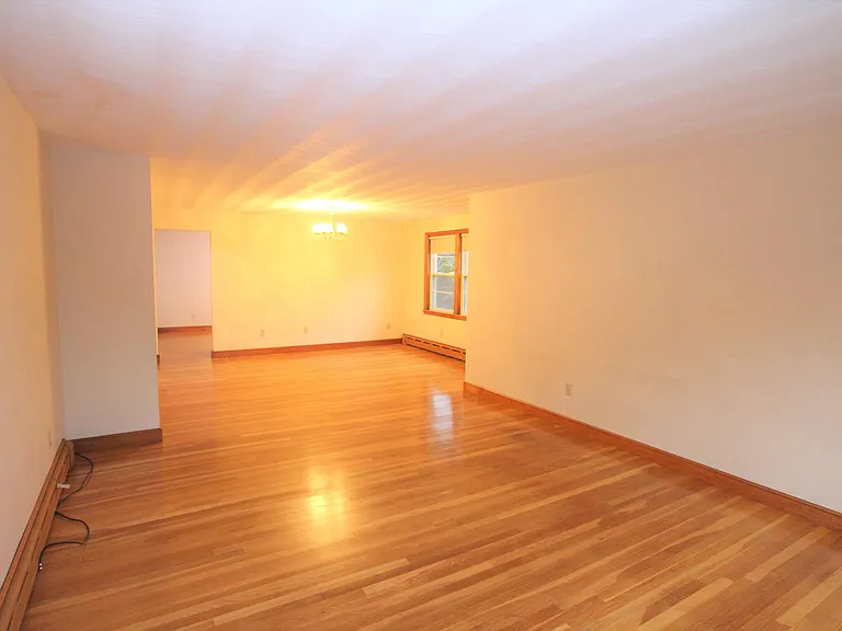 52 Westminster Ave #1 — Photo 7