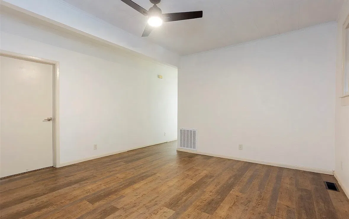3 bed, 1.5 bath, 1335 sqft, $1,150 — Photo 2