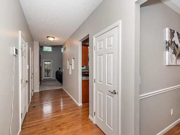 3rd image of 2424 Oaktree Pl