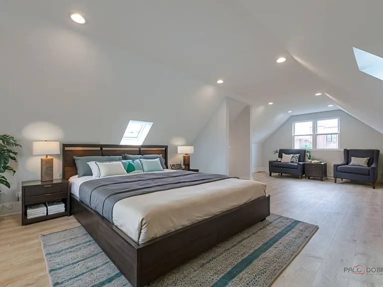 1746 N California Ave #2 — Photo 13