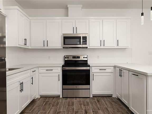 5th image of 5601 Ozark Ave