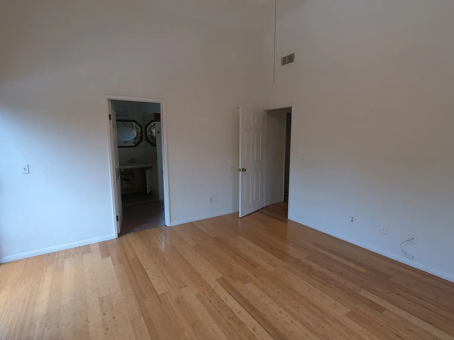 3 bed, 1100 sqft, $6,100 — Photo 4