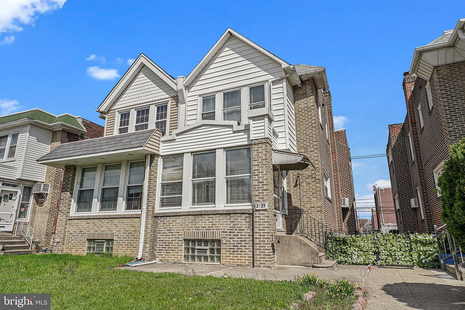 3139 Guilford St photo 1