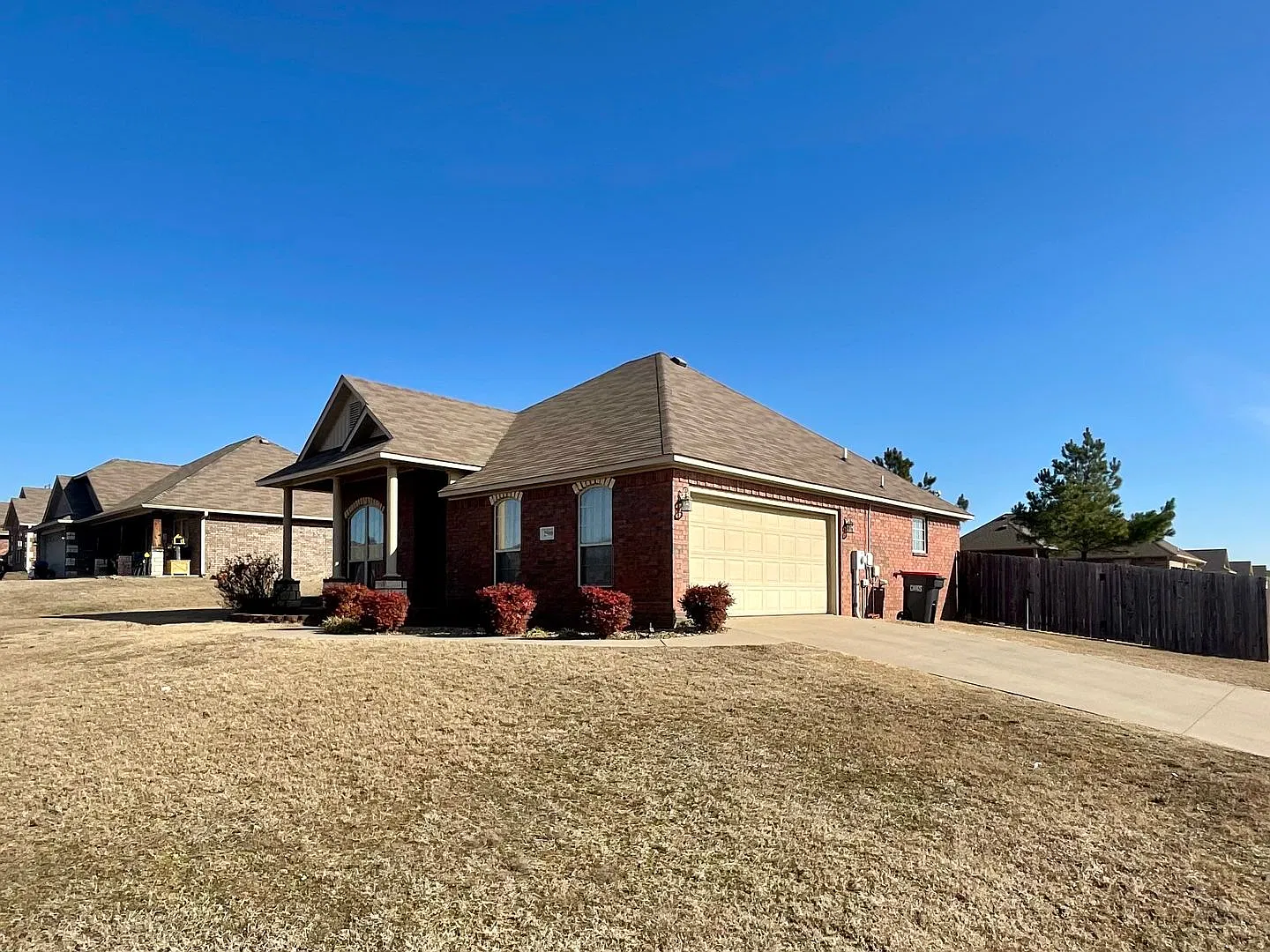 Beautiful Living: 3 Bed, 2 Bath Home with 2-Car Garage and Fenced Backyard — Photo 2