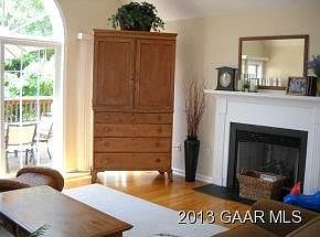 GAS FIREPLACE IN FAMILY ROOM