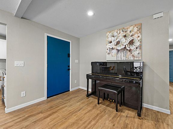 4th image of 3213 Frontier Dr