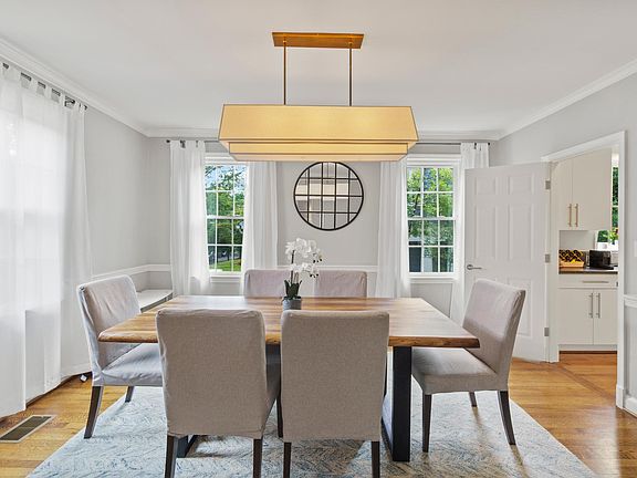 Dining room with access to the kitchen